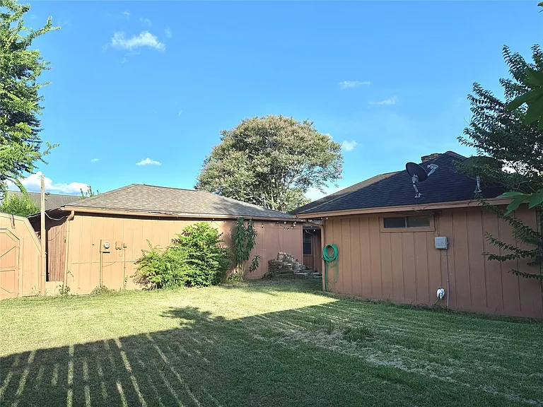 9002 Sabastian Dr — Photo 29