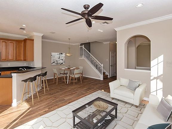 4th image of 2249 Park Crescent Dr