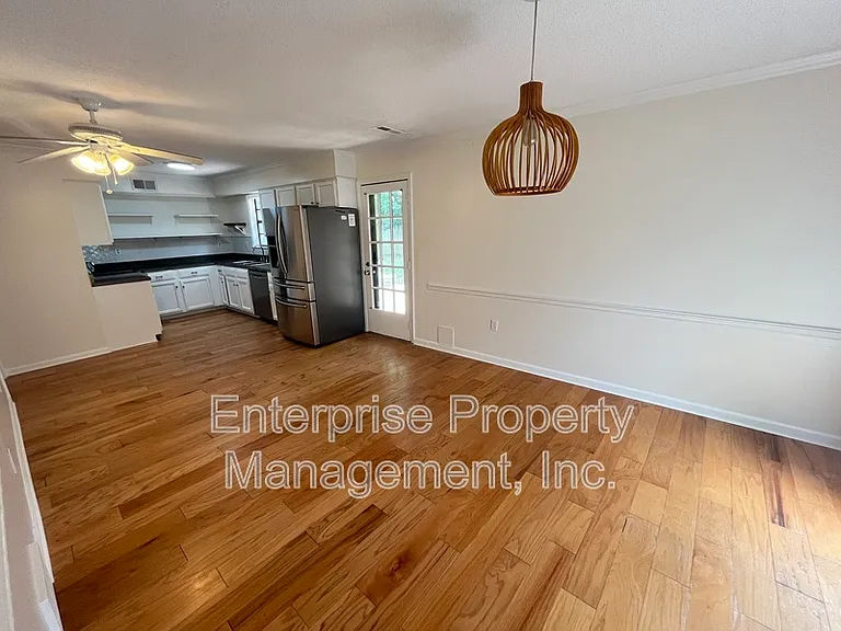 9161 Gainsborough Dr — Photo 8