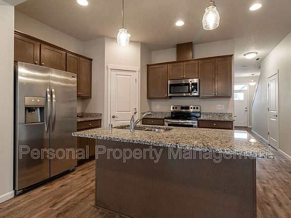 4th image of 5831 NE 56th Pl
