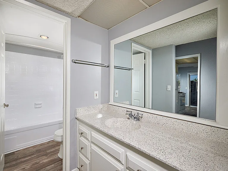 Villa Del Mar Apartments (new) — Photo 39