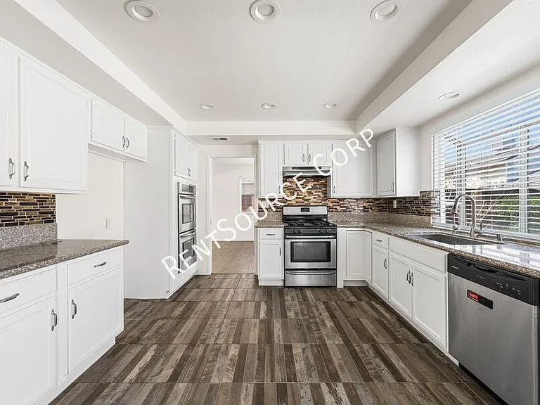 2145 W Avenue P8 — Photo 12