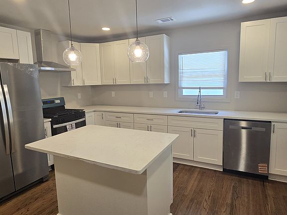 2nd image of 2074 Miriam Ln