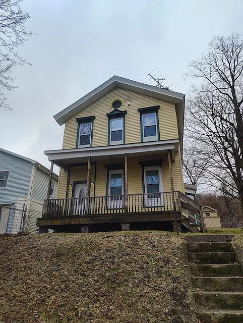 2 bed, 500 sqft, $1,050 — Photo 1