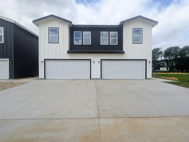3501 NW Renfro St #204 — Photo 1