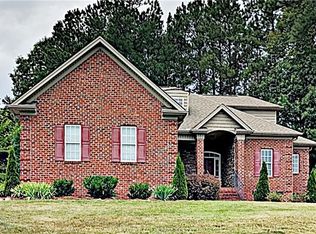 122 Red Hawk Ln, Winston Salem, NC 27107