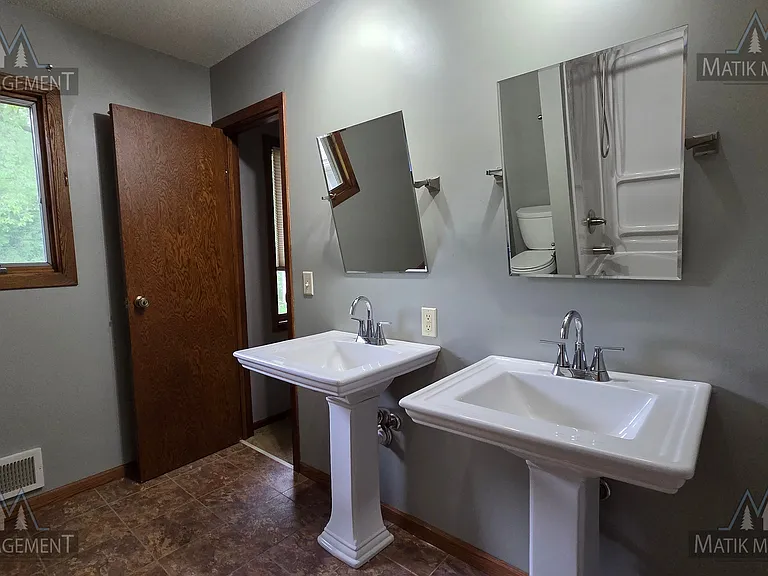 703 Northern Hills Dr NE — Photo 35