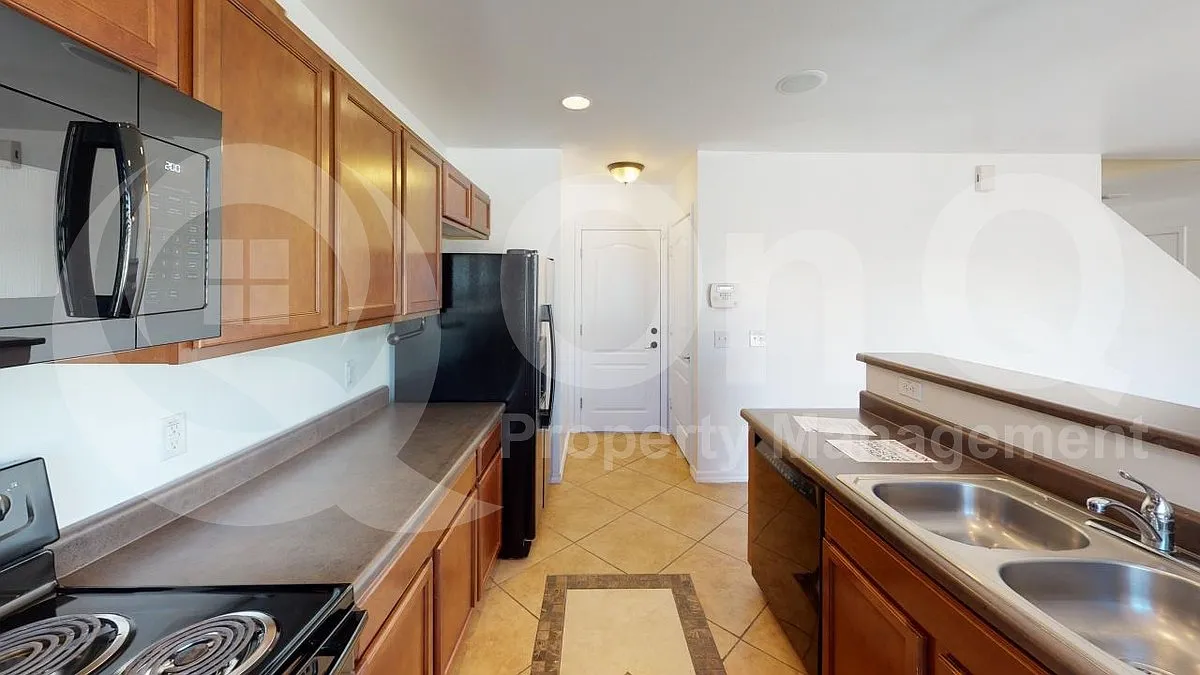 3 bed, 2.5 bath, 1431 sqft, $1,699 — Photo 3