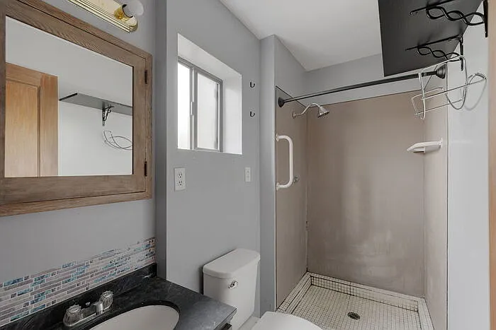 922 1st Ave SW — Photo 36