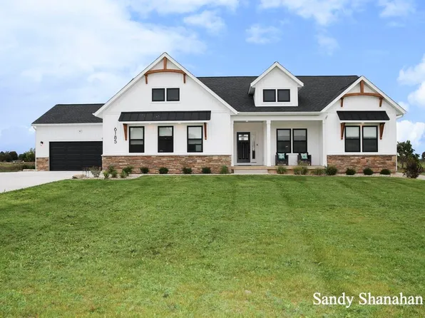 6185 Fennview Dr, Fennville, MI 49408