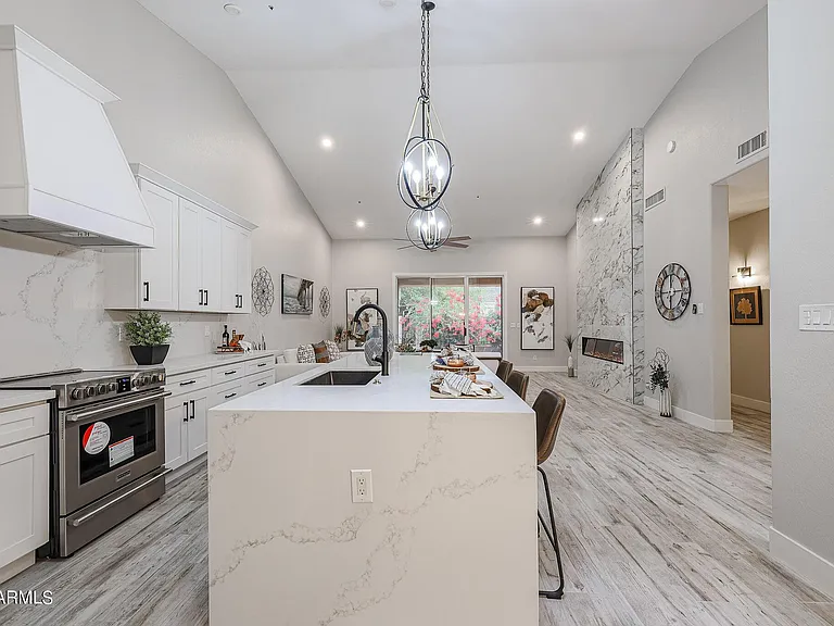 8941 E Maple Dr — Photo 29