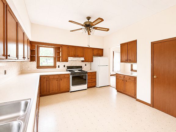 4th image of 713 N Broadway Ave