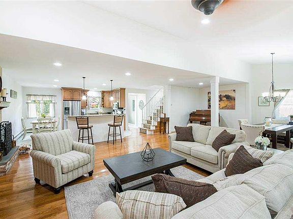 2nd image of 8 Briarfield Ln