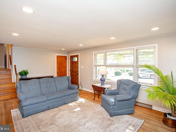 4th image of 165 Hillcrest Ave