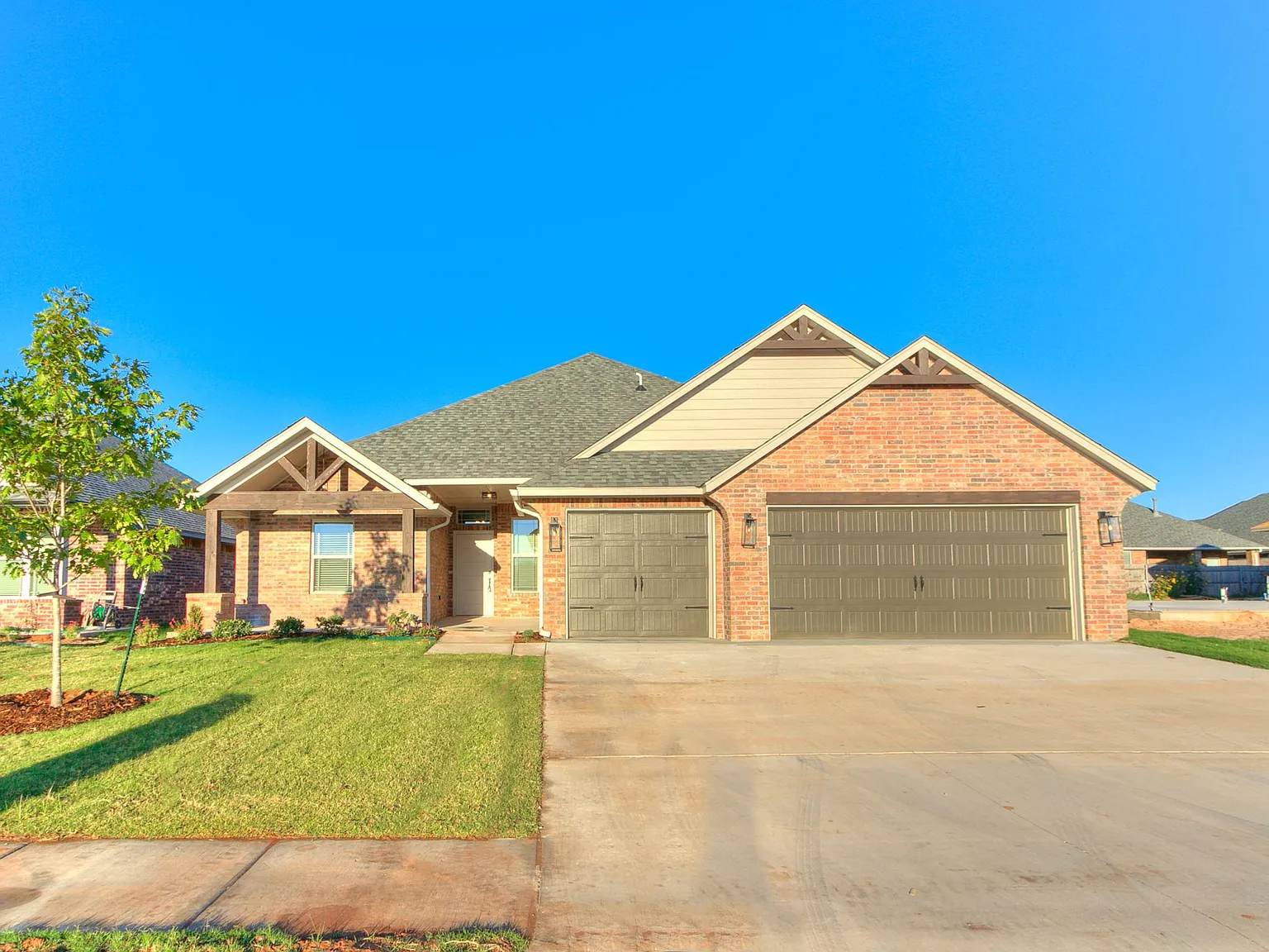 4 bed, 2.5 bath, 2220 sqft, $2,995 — Photo 1