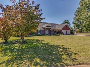701 Parkes Cres, Lawrenceburg, TN 38464