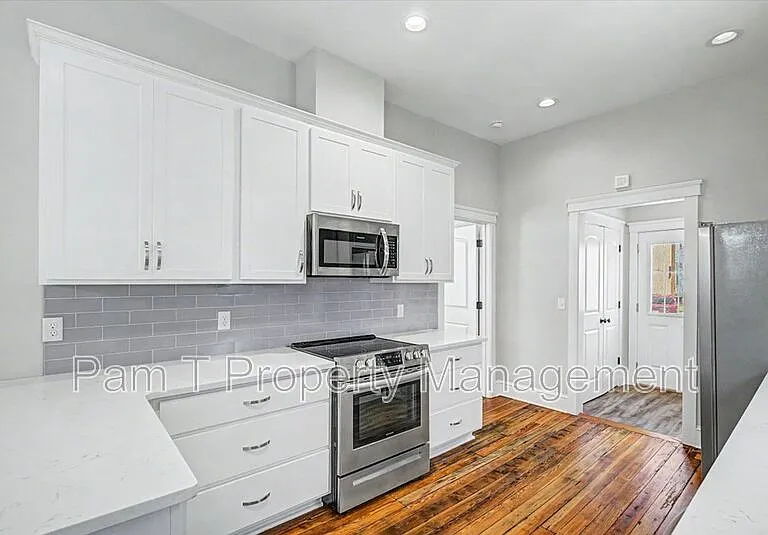 512 E 34th St — Photo 13