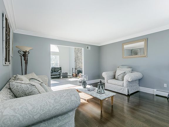 3rd image of 6 Derby Ct