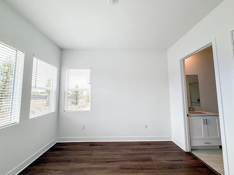 Downstairs Suite with En Suite Bathroom