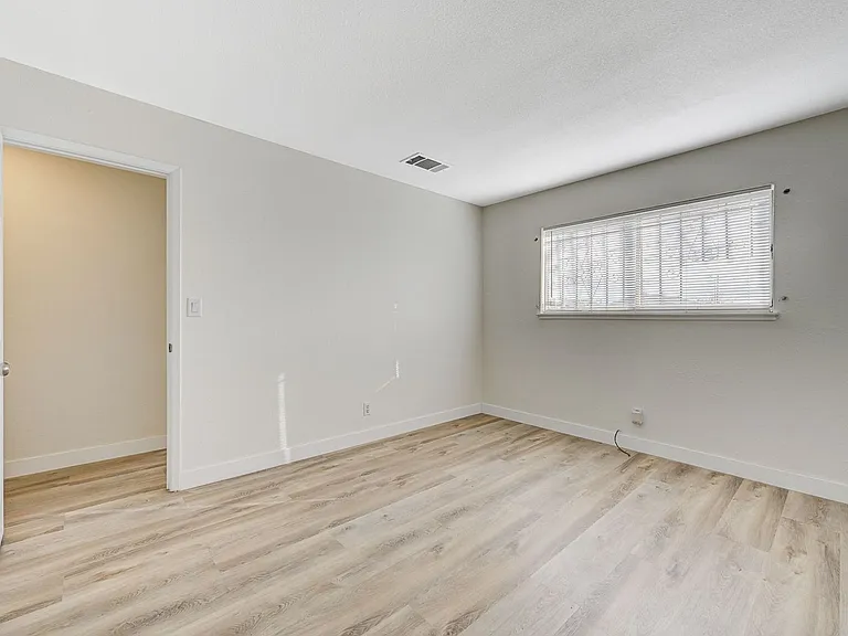 893 W Bartlett Ave — Photo 18