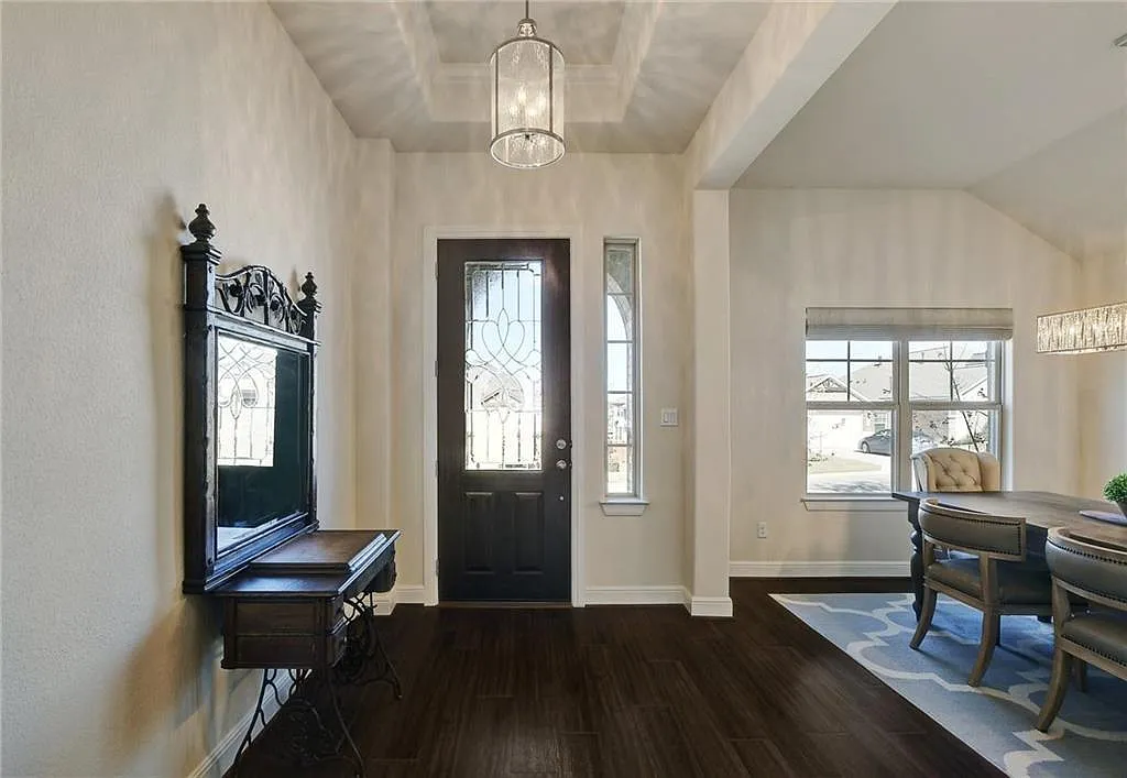 3 bed, 2.0 bath, 1963 sqft, $3,000 — Photo 4