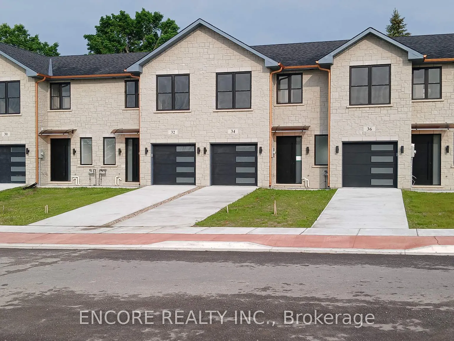 3 bed, $2,700 — Photo 1