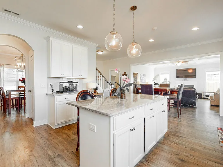 562 W Craftsman Way — Photo 15