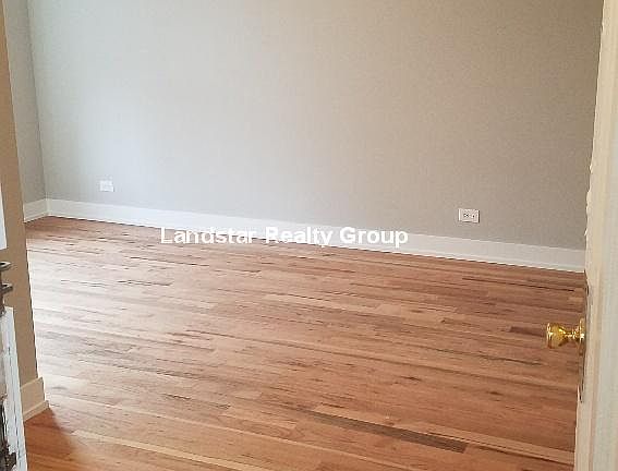 2nd image of 826 W Cuyler Ave APT 421