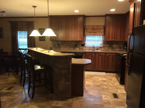 138 Thomas Dr, Guntersville, AL 35976