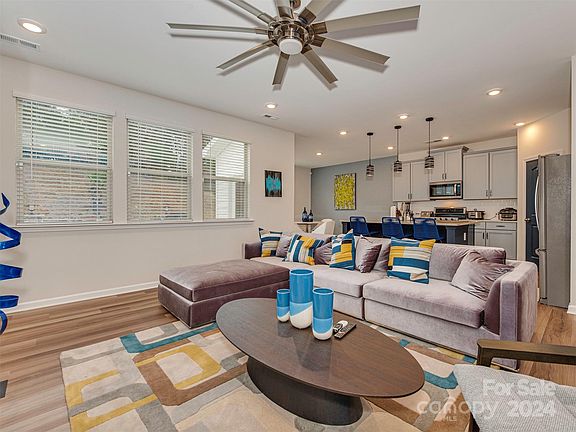 5th image of 15117 Autumn Sage Dr