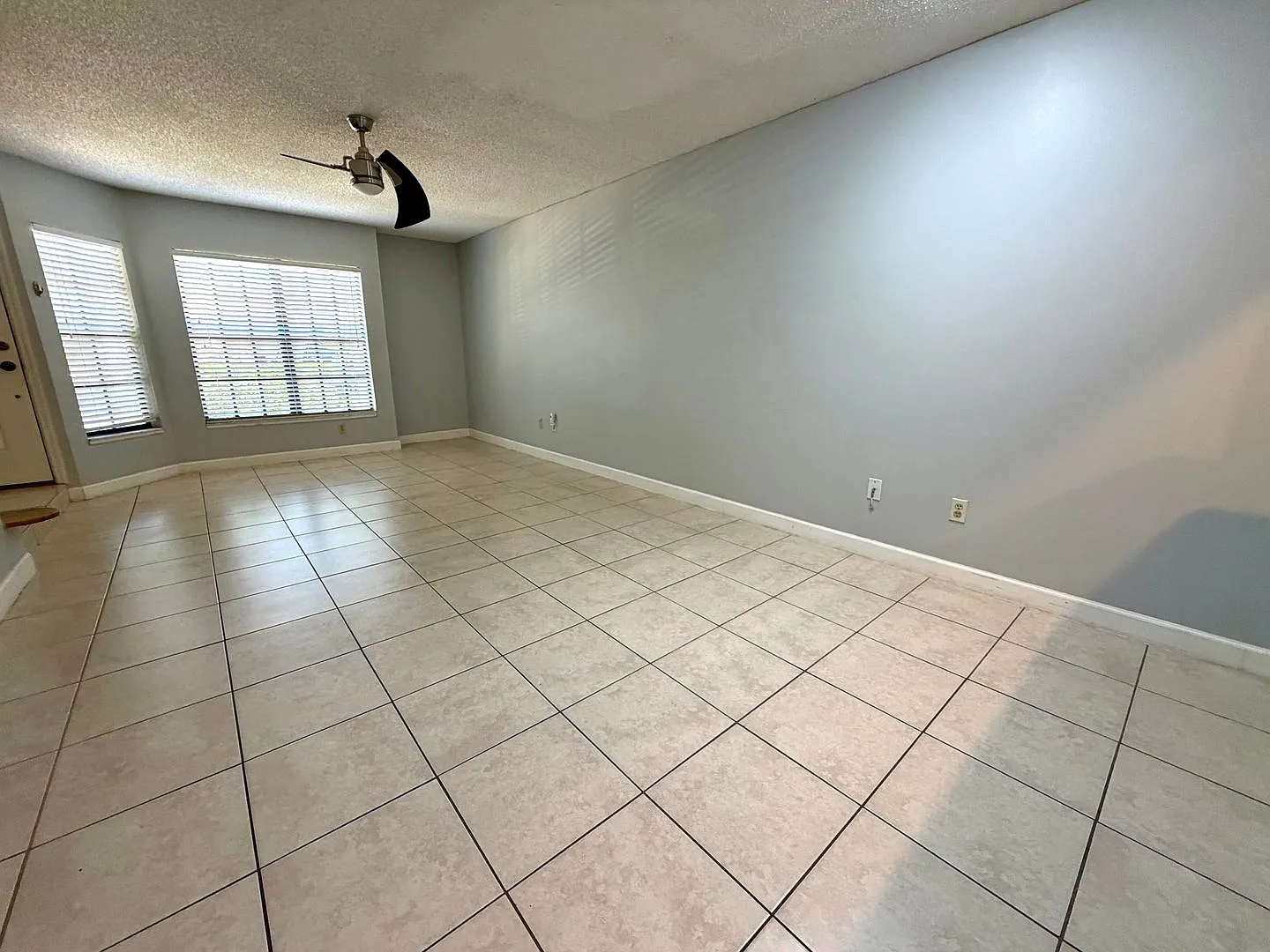 2-bedroom 2.5-bathroom condo in Faircrest — Photo 3