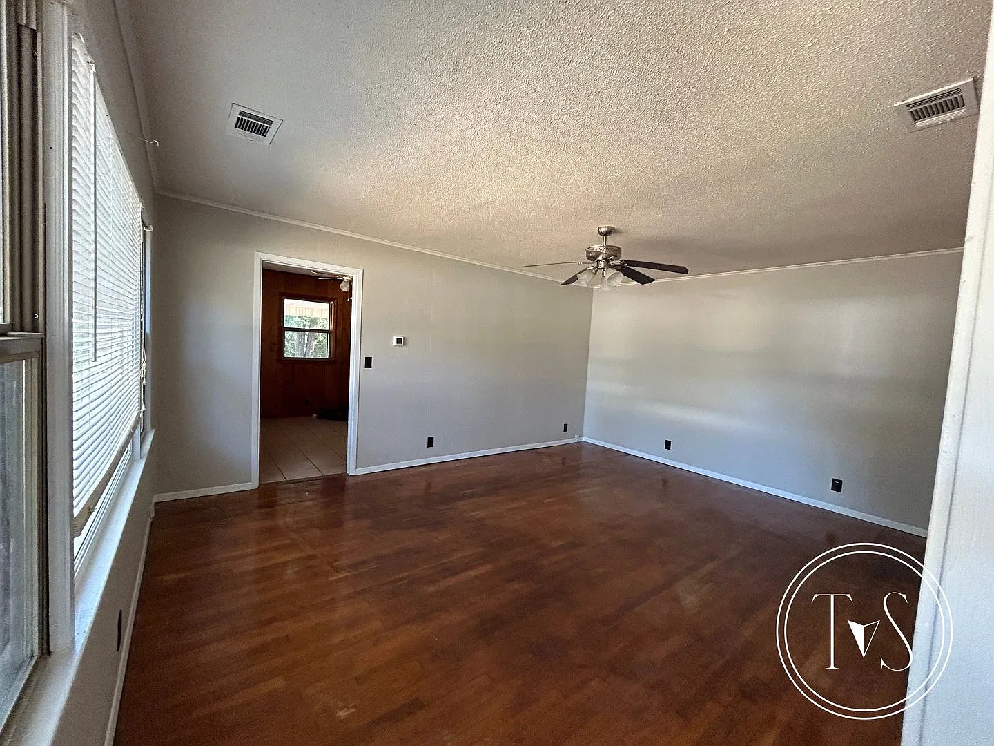 Charming 3-bedroom/2-bathroom home in an established neighborhood! — Photo 3