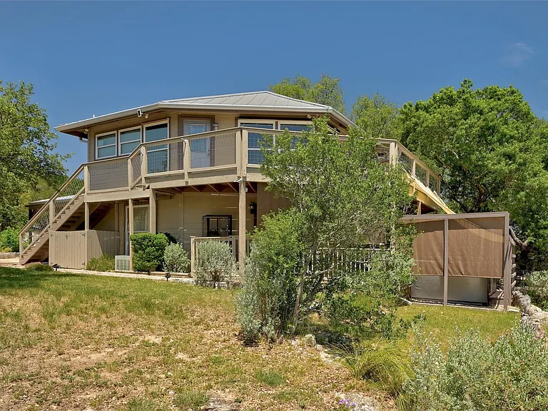 2437 Crosswind Dr — Photo 2