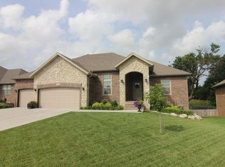 1646 N Waterstone Ave, Springfield, MO 65802