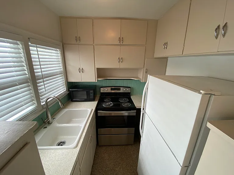 1020 NE 3rd St #1020 — Photo 9