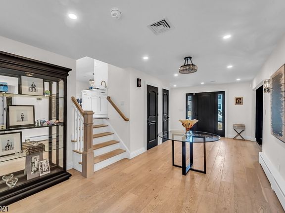 4th image of 231 Birchwood Rd