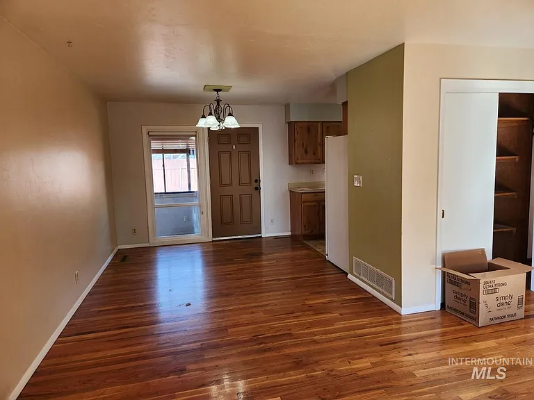 106 E Whiteley Ave — Photo 35