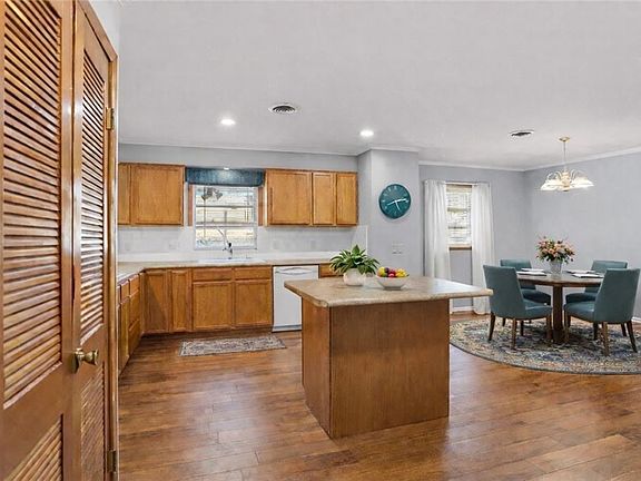 5th image of 10559 Jefferson Hwy