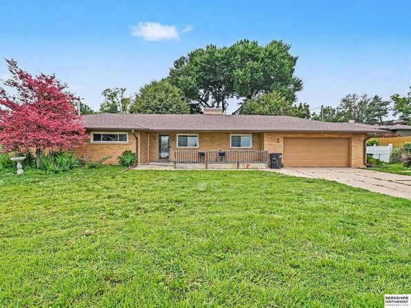 328 N 90th St, Omaha, NE 68114