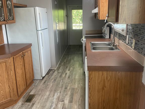 5th image of 519 Birchwood Cir