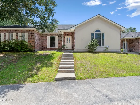 1203 Kapalama Ct, Diamondhead, MS 39525