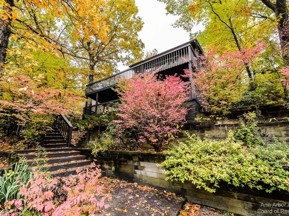 353 Lake Park Ln, Ann Arbor, MI 48103