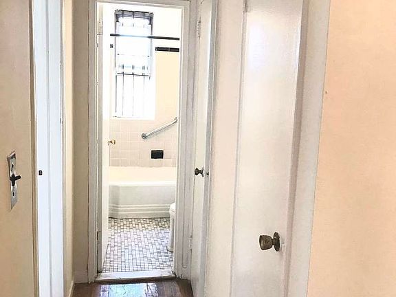 4th image of 2275 Cruger Ave APT 3C