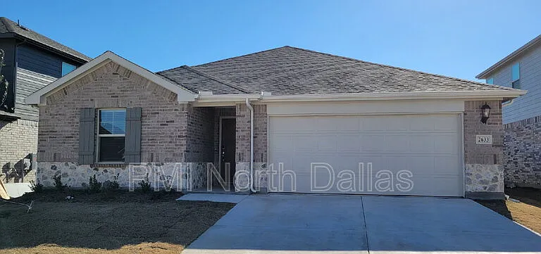 2633 Oneida Ln — Photo 1