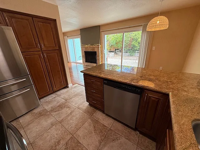 6104 Chateau Ct — Photo 24