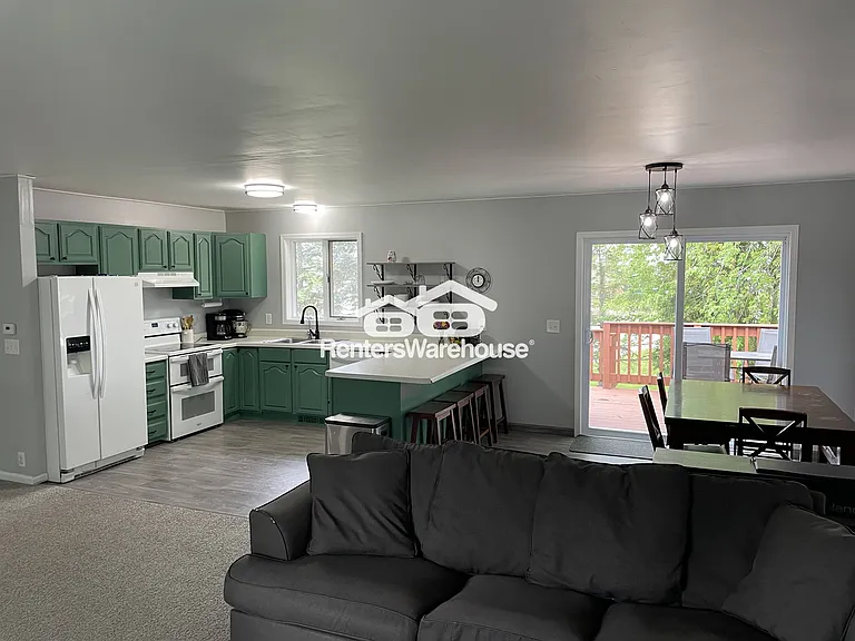 650 Willow St — Photo 2