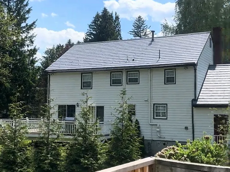 372 Salem End Rd — Photo 2