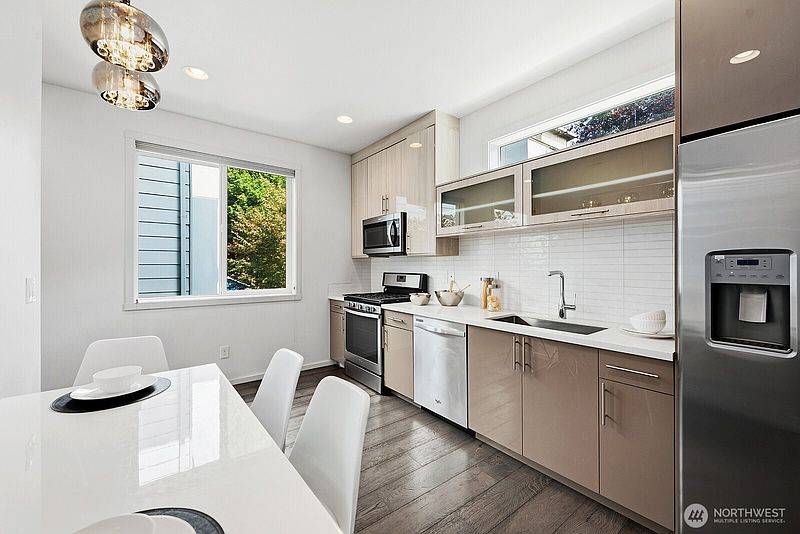5th image of 732 26th Avenue S #A