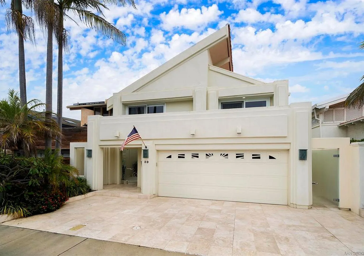 Unfurnished Custom Home on the Bay with Boat Dock — Photo 4