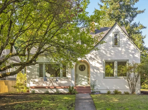 3037 NE Skidmore St, Portland, OR 97211